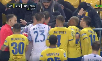 Παναιτωλικός-Ιωνικός: Σύρραξη στο Αγρίνιο, δίπλα στους οπαδούς - Έξαλλος ο Σπανός! (video)