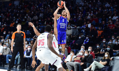 Αναντολού Εφές-Μπασκόνια 87-72: Mε «όργια» Μίτσιτς επέστρεψε στις νίκες (photos)