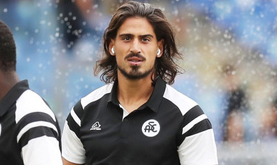 Έλληνας και πρώην του Ολυμπιακού ο αντι-Μανωλάς! (photos)