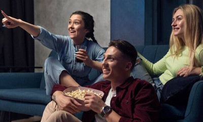 Οργανώνοντας μία σινεφίλ «ιεροτελεστία» που μας προσφέρει απολαυστικές σπιτικές βραδιές