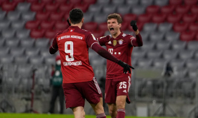 Bundesliga: Άνετη τεσσάρα η Μπάγερν - Εφτασε τα 400 ματς με τους Βαυαρούς ο Μίλερ (video)