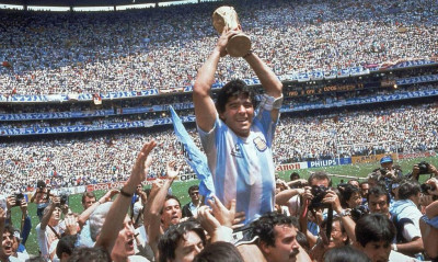 Σε πλειστηριασμό η περιουσία του Μαραντόνα – Οργή από την κόρη του Τζιανίνα!