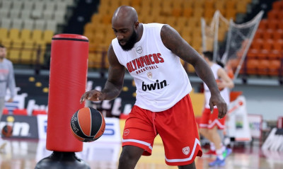 Ολυμπιακός: Εσπευσμένα στο νοσοκομείο ο Έισι - Οι πιθανότητες για Παναθηναϊκό ΟΠΑΠ