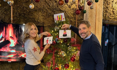 Πώς στόλισαν το χριστουγεννιάτικο δέντρο τους Σμαράγδα Καρύδη και Θοδωρής Αθερίδης