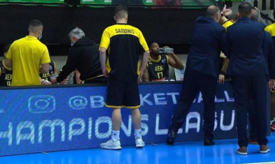 AEK: Χοντρό επεισόδιο Δέδα - Ανγκόλα - Ένταση και... «σκάσε!» στο τάιμ άουτ (video)