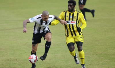 ΟΦΗ-Άρης: Αποβολή με VAR και γκολ με πέναλτι στην Κρήτη (photos+videos)