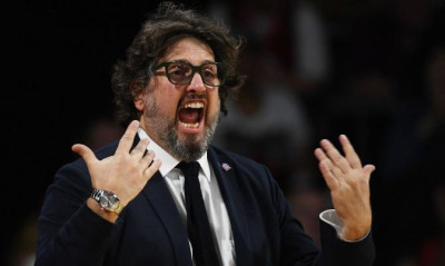 Euroleague: Eκτός εαυτού ο Τρινκιέρι - «Γρονθοκόπησε» παίκτη του! (video)