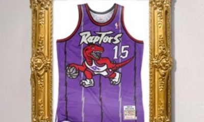 ΝΒΑ: Η φανέλα των Ράπτορς της σεζόν 1998-99 ψηφίστηκε ως η καλύτερη όλων των εποχών