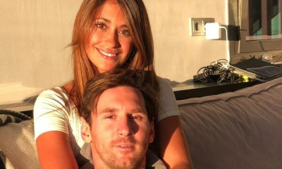 Η «καυτή» εμφάνιση της κυρίας Μέσι μπροστά από το χριστουγεννιάτικο δέντρο