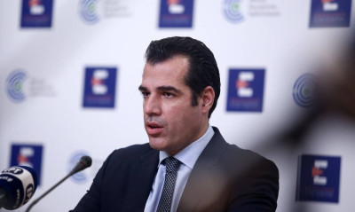 Μετάλλαξη Όμικρον: Έμμεσα υποχρεωτική η τρίτη δόση για όλους – Τι εξετάζει το υπουργείο Υγείας