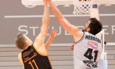 Απίστευτο σφύριγμα στην Γερμανία - Έκρινε το παιχνίδι με τεχνική ποινή «φάντασμα» (video)