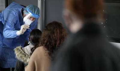 Κρούσματα σήμερα: 33.176 νέες μολύνσεις - 70 θάνατοι σε 24 ώρες και 639 διασωληνωμένοι