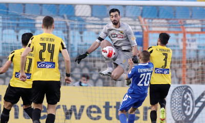 ΑΕΚ: Ο Τσιντώτας φορούσε φανέλα «Σεραφείδης» στη Λαμία