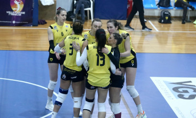 Volleyleague γυναικών: Επεισοδιακή νίκη για ΑΕΚ – Διακοπή λόγω φωτοβολίδας