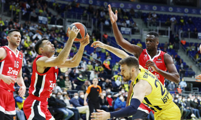 Φενέρμπαχτσε-Ολυμπιακός 94-80: Κατέρρευσε και ηττήθηκε στην Πόλη