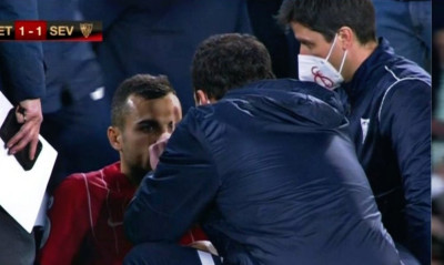 Τρομερά πράγματα στο Μπέτις-Σεβίλλη - Πέταξαν μεταλλική ράβδο σε παίκτη και διεκόπη ο αγώνας