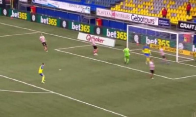 Αυτά δεν γίνονται - Μυθικό αυτογκόλ από τερματοφύλακα στην Ολλανδία (video)