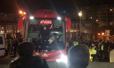 Οπαδοί της Σοσιεδάδ έσπασαν το πούλμαν της Ατλέτικο! - Οργή Σιμεόνε! (video)