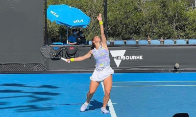 Australian Open: Με ανατροπή στις «16» των Juniors η Μιχαέλα Λάκη (video)