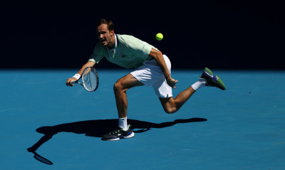 Australian Open: Στους «8» με… γκρίνια ο Ντανιίλ Μεντβέντεφ κόντρα στον Αλιασίμ (photos+videos)