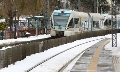 Κακοκαιρία «Ελπίδα»: Εγκλωβισμένοι πολίτες σε βαγόνι του Προαστιακού