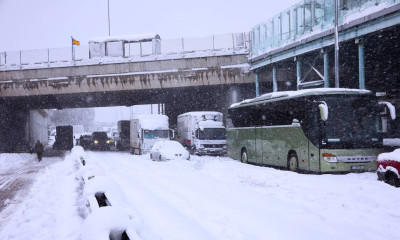 Αττική Οδός: Οργή των εγκλωβισμένων μετά από 20 ώρες - Μας έχουν ακόμη στα τυφλά