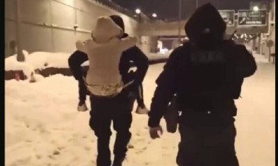 Κακοκαιρία «Ελπίδα»: Συγκλονιστικές εικόνες με αστυνομικούς της ΟΠΚΕ να κουβαλούν στην πλάτη παιδιά