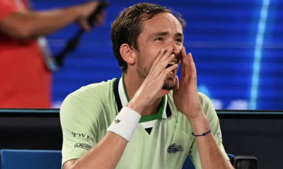 Τσιτσιπάς - Μεντβέντεφ: Ένταση στο δρόμο προς τα αποδυτήρια - Η νέα έκρηξη του Ρώσου (photos+video)