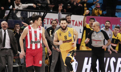 Ολυμπιακός: Καταγγελίες από Λαρεντζάκη - «Με έβριζαν χυδαία, εκεί αντέδρασα» (photos)