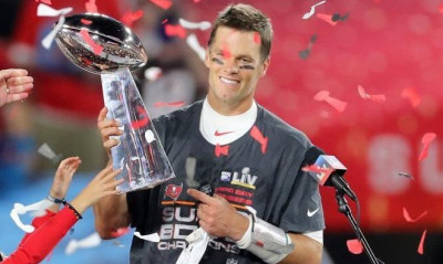 Τομ Μπρέιντι: Αποσύρεται ο GOAT του NFL - Οι ασύλληπτες επιδόσεις ενός θρύλου (photos+video)