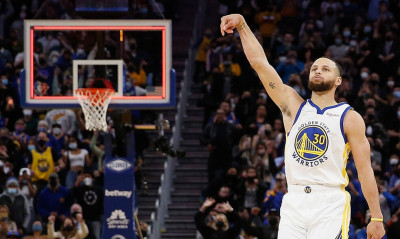 NBA: Νέο ρεκόρ για τον Στεφ Κάρι - Ξεπέρασε και τον Κόμπι Μπράιαντ (video)