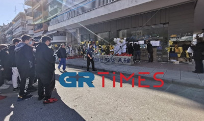 Θεσσαλονίκη: Συγκλονιστικές στιγμές στο σημείο δολοφονίας- «Σήμερα ο Άλκης, αύριο ο καθένας μας»