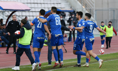 Νίκη Βόλου-Πανσερραϊκός: Γκρίνια για το πέναλτι και πανό «μη με χτυπάτε άλλο» (photos+video)