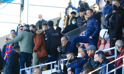 Τρίκαλα: Στο στόχαστρο των οπαδών ο Αϊβάζογλου – Σκληρές αποδοκιμασίες (video)