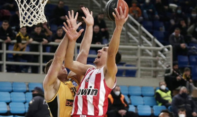 Λαρεντζάκης: «Είμαι συγκλονισμένος με τα όσα έγιναν, ο αθλητισμός ενώνει δεν σκοτώνει»