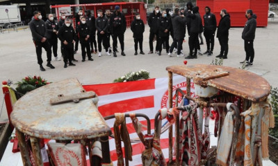 Ολυμπιακός: Η ομάδα μπάσκετ τίμησε τη μνήμη των θυμάτων της Θύρας 7