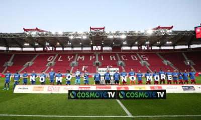 Ολυμπιακός-Παναιτωλικός: Συγκίνηση για τα θύματα της Θύρας 7 - Πανό και για Άλκη (photos)