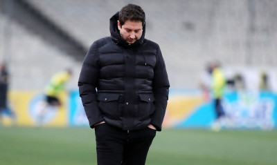 Θεωρείτε πως πρέπει να φύγει άμεσα ο Γιαννίκης από την ΑΕΚ; (poll)