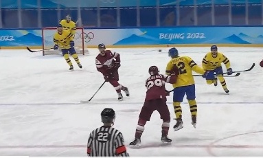 Χειμερινοί Ολυμπιακοί Αγώνες: Κεφαλιά σε αγώνα χόκεϊ στο Πεκίνο (video)