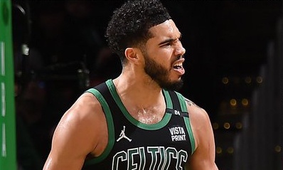 NBA: Ασταμάτητος Τέιτουμ και νίκη για Σέλτικς (video)