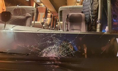 Πολεμική ατμόσφαιρα στην Κύπρο: Χειρονομίες Ουάρντα – Πέτρες στο πούλμαν της Ανόρθωσης (pics+vid)