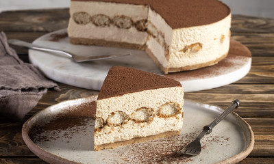 Άκης Πετρετζίκης: Cheesecake τιραμισού
