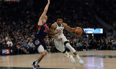 NBA: Δεν ήταν αρκετός ο Γιάννης - Ήττα των Μπακς από Σίξερς (photos+video)