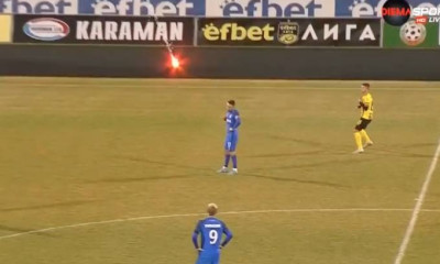 Απίστευτο σκηνικό στη Βουλγαρία: Φωτοβολίδα χτύπησε ποδοσφαιριστή! (video)