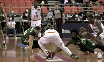 Final Four Κυπέλλου Ελλάδας 2022: «Πτήσεις» από Ουάιτ και Χαντ (videos)