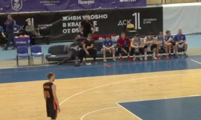 Απίστευτο! Βοηθός επιχείρησε να γρονθοκοπήσει τον head coach στη Ρωσία! (video)