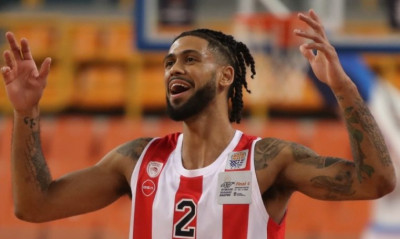 Τελικός Κυπέλλου Ελλάδας: Το ξεκίνημα του Ντόρσεϊ και το γκολ φάουλ του Βεζένκοφ (videos)