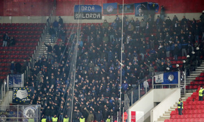 Ολυμπιακός-Αταλάντα: Ένταση Ιταλών οπαδών με τα ΜΑΤ εκτός γηπέδου (video+photos)