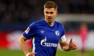 Πόλεμος στην Ουκρανία: Αφαιρεί το «Gazprom» απ’ τη φανέλα της η Σάλκε