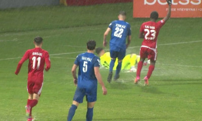 Super League 2: Οριστική διακοπή λόγω βροχής στο Ξάνθη-Καβάλα - Τη Δευτέρα η συνέχεια του αγώνα